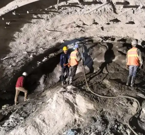 孝南拱顶带模注浆料的施工流程及注意事项